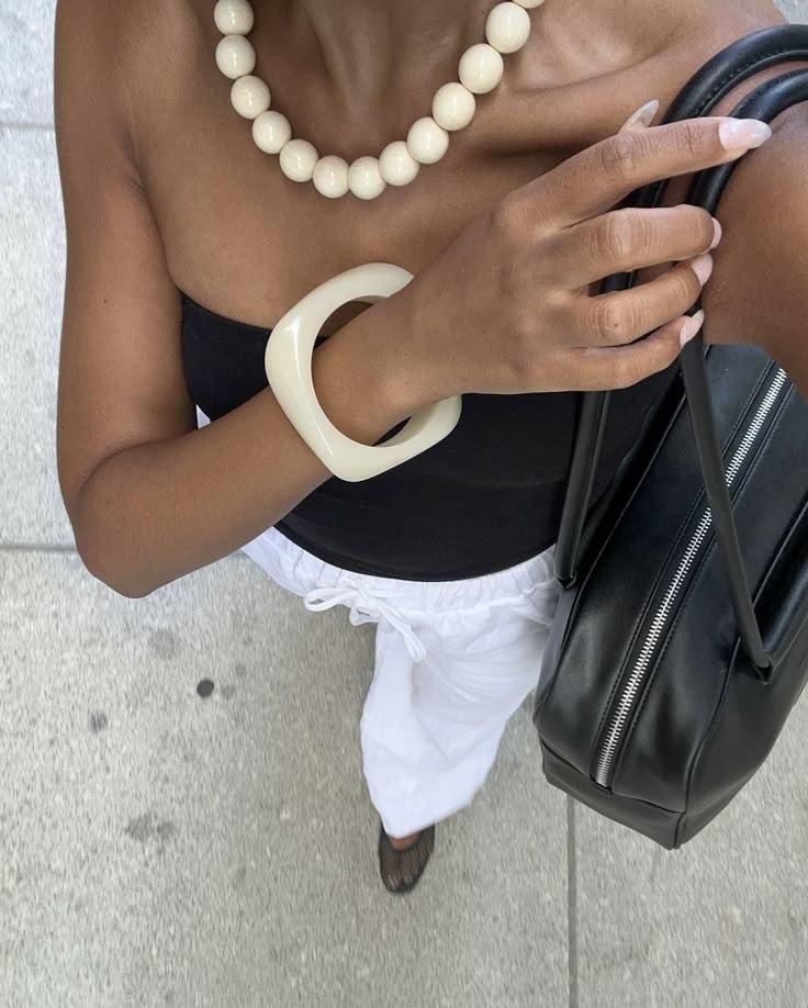 The Rise of Minimal Beaded Necklaces in Modern Fashion | Sugar Shine
