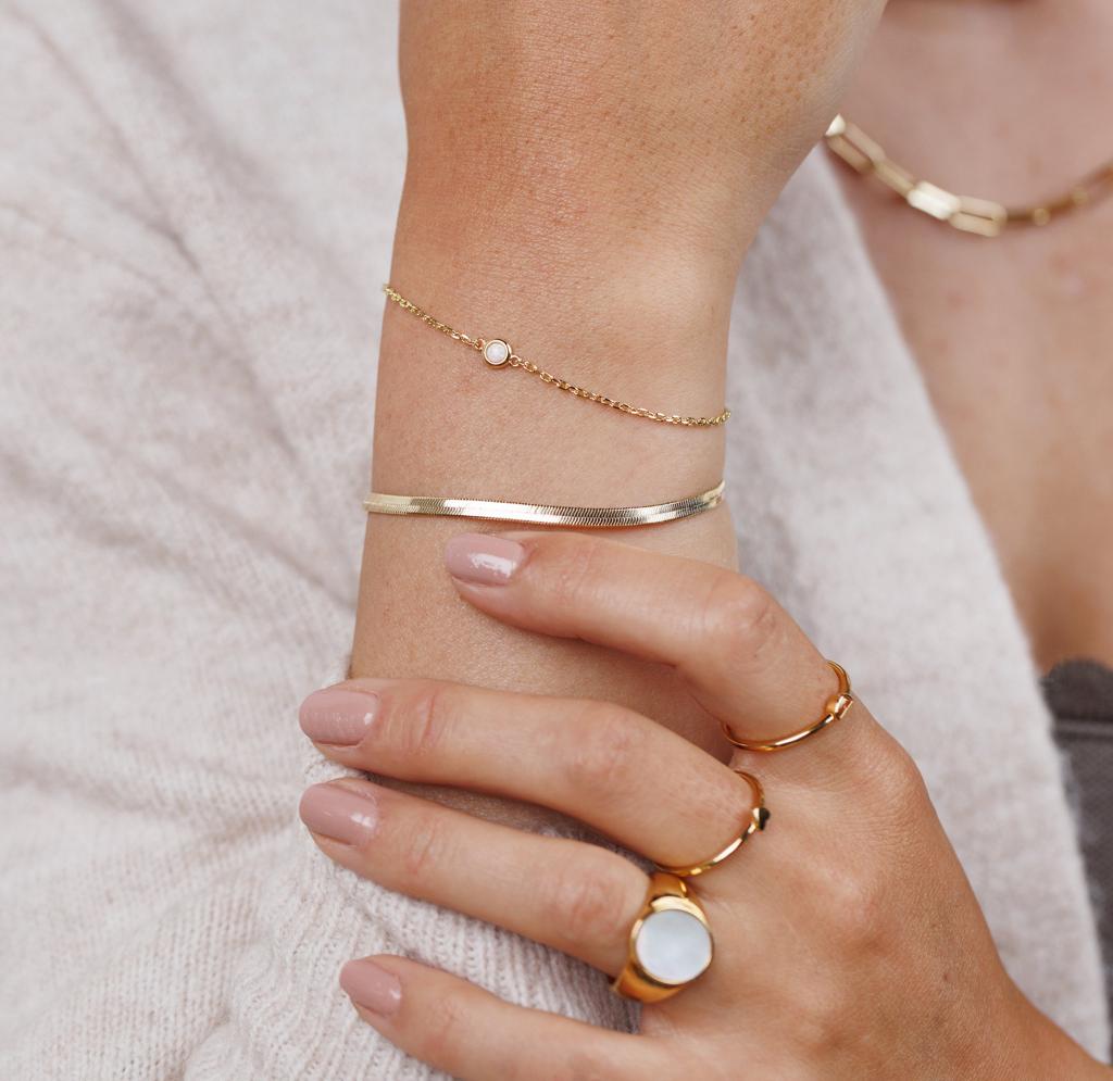 The Jewelry You Reach for Without Thinking: Why Everyday Favorites Matter Most