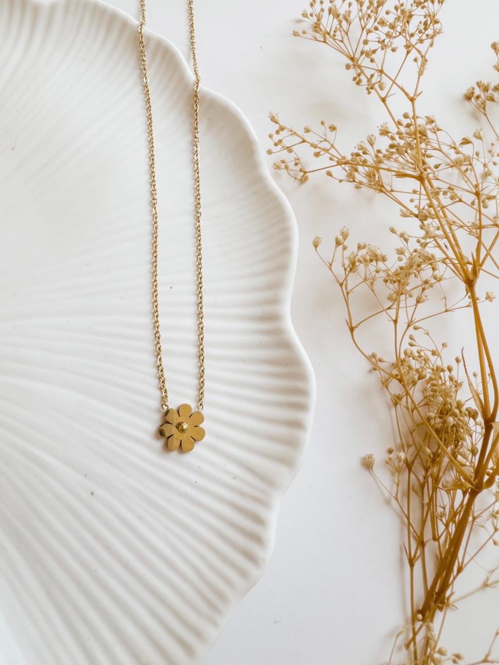 How to Clean Gold Jewelry at Home: The Safe, Easy Guide for Lasting Shine