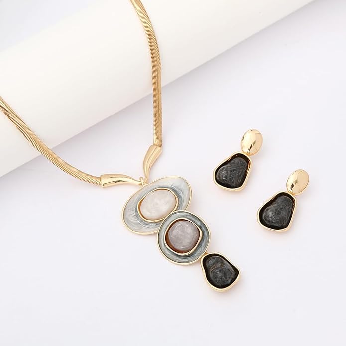 Chunky Statement Jewelry Set Blue Ocean Seashell Choker Necklaces Earrings Set for Women Pearl Bib Collar Necklaces for Party Prom Pageant Summer Fashion Jewelry Unique Birthday Gift