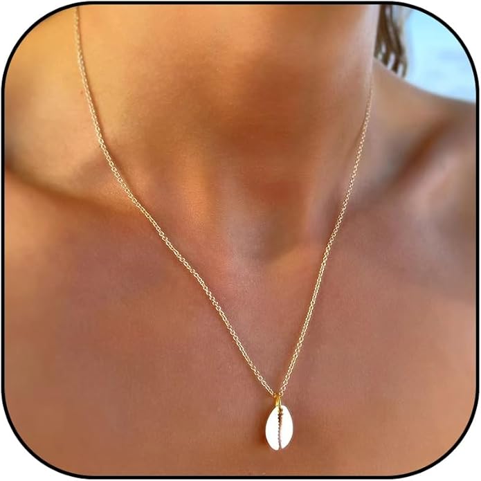 Gold Sea Shell Necklace Layered Charm Necklace for Women Boho Summer Seashell Beach Starfish Necklaces 14k Pearl Chain Surfer Jewelry Beach Vacation Essentials