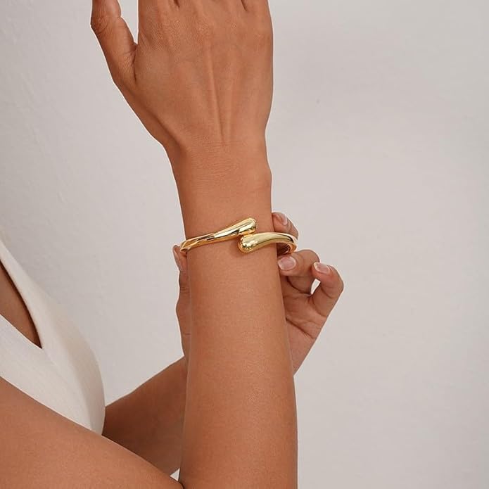 2/3/6pcs Chunky Gold Bangle Cuff Bracelets for Women, Dainty 14K Gold Plated Stackable Bangles Bracelet Set Jewelry Gift