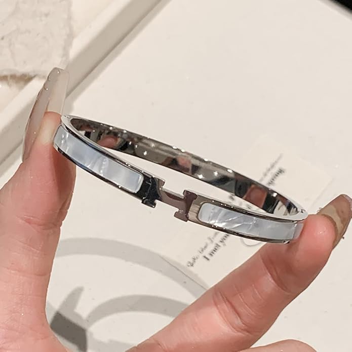 Stainless Steel H logo Bracelet Colorfast Skin does not turn green Classic styling cufflinks
