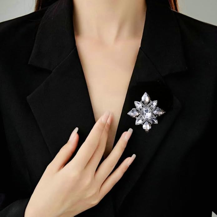 14K Gold Retro Moissanite Brooch, High-Grade Rhombus Flower Pin, Exquisite Court Style Jewelry for Women