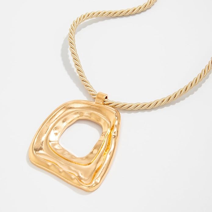 Chunky Gold Large Hollow Square Pendant Necklaces Bold Gold Irregular Geometric Square Pendant Statement Necklace Punk Hip-Hop Fashion Creative Jewelry Accessories for Women