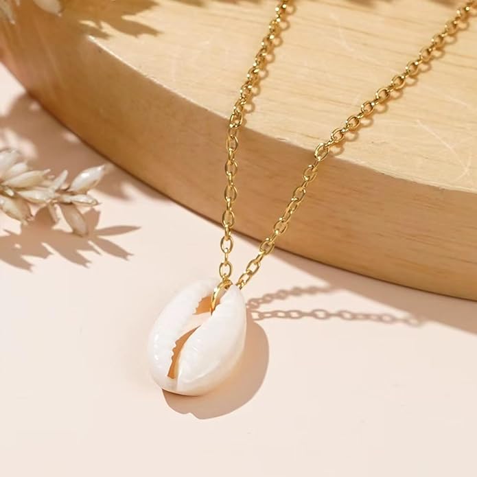 Gold Sea Shell Necklace Layered Charm Necklace for Women Boho Summer Seashell Beach Starfish Necklaces 14k Pearl Chain Surfer Jewelry Beach Vacation Essentials