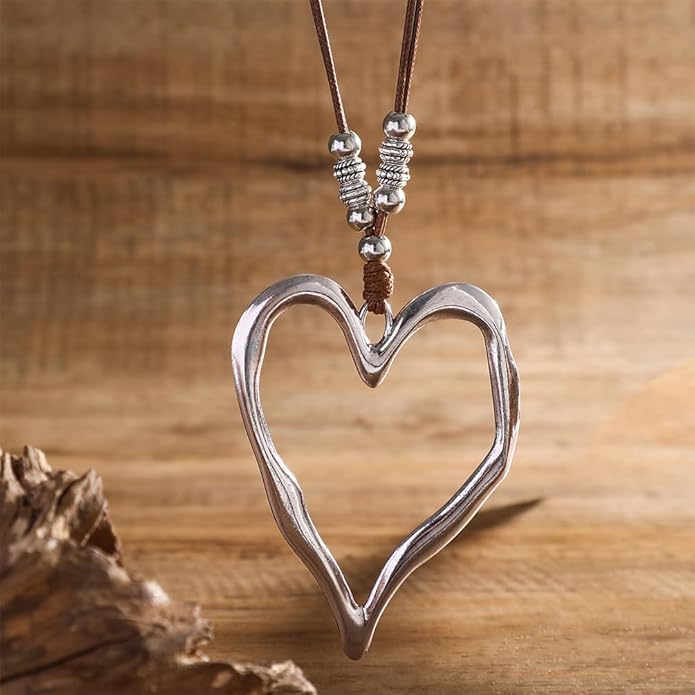 Unique Big Chunky Gold Heart Beads Necklace for Women, Charm Large Thick Hollow Love Heart Pendant Beaded Chain Choker Necklaces Party Y2K Jewelry Gift