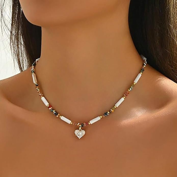 Boho Beaded Heart Necklace for Women Crystal Heart Pendant Necklace Colorful Random Beaded Choker Necklaces All Season Jewelry Gift