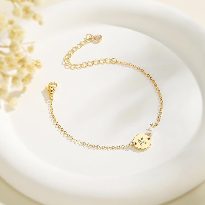 Turandoss Gold Initial Bracelets for Women - Personalized Gold Bracelets for Women Teen Girls Initial Pearl Bracelets for Girls Gifts Disc Monogram Bracelets Gold Jewelry for Women Teen Girl Gifts