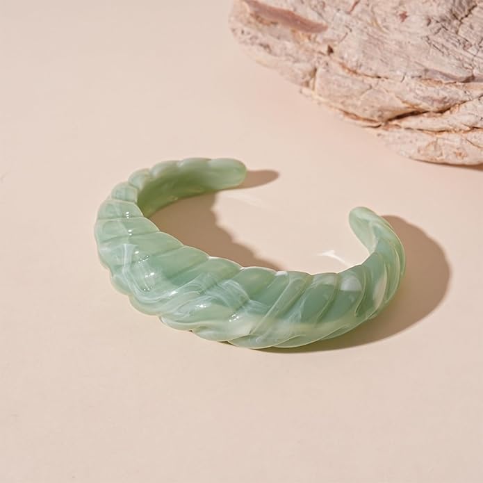 Chunky Acrylic Bracelet for Women,Vintage Candy Color Adjustable Bracelet Statement Irregular Geometry Wrist Bangle Classic Fashion Jewelry