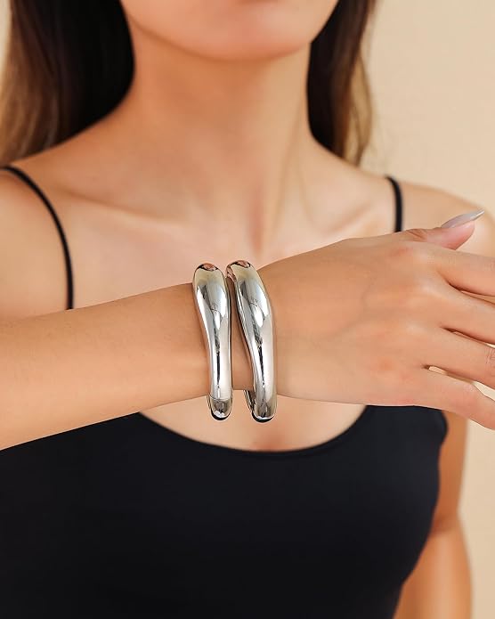 2pcs Gold Bangle Bracelets for Women, Trendy Hinged Cuff Open Wide Chunky Gold Bracelet Stack Arm Cuff Jewelry for Women