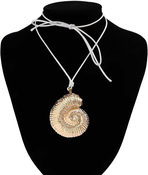 Gold Sea Shell Necklace Layered Charm Necklace for Women Boho Summer Seashell Beach Starfish Necklaces 14k Pearl Chain Surfer Jewelry Beach Vacation Essentials