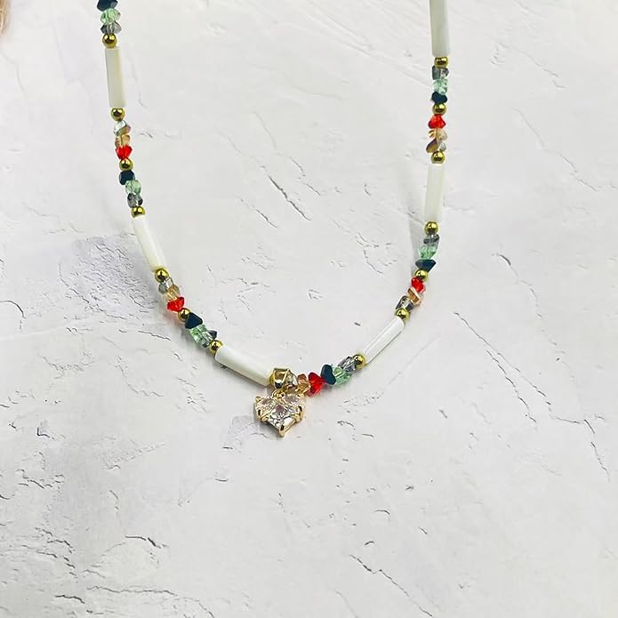 Boho Beaded Heart Necklace for Women Crystal Heart Pendant Necklace Colorful Random Beaded Choker Necklaces All Season Jewelry Gift