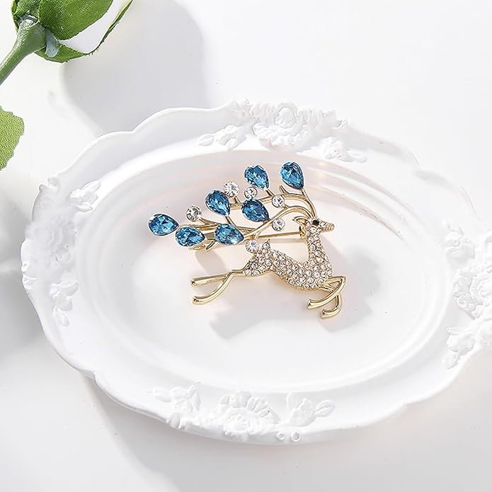 Christmas JOY Brooches Pin for Women, Santa Candy Cane Brooch Christmas Gift Jewelry Wreath Reindeer，Christmas Deer Butterfly Elk Crystal Pins