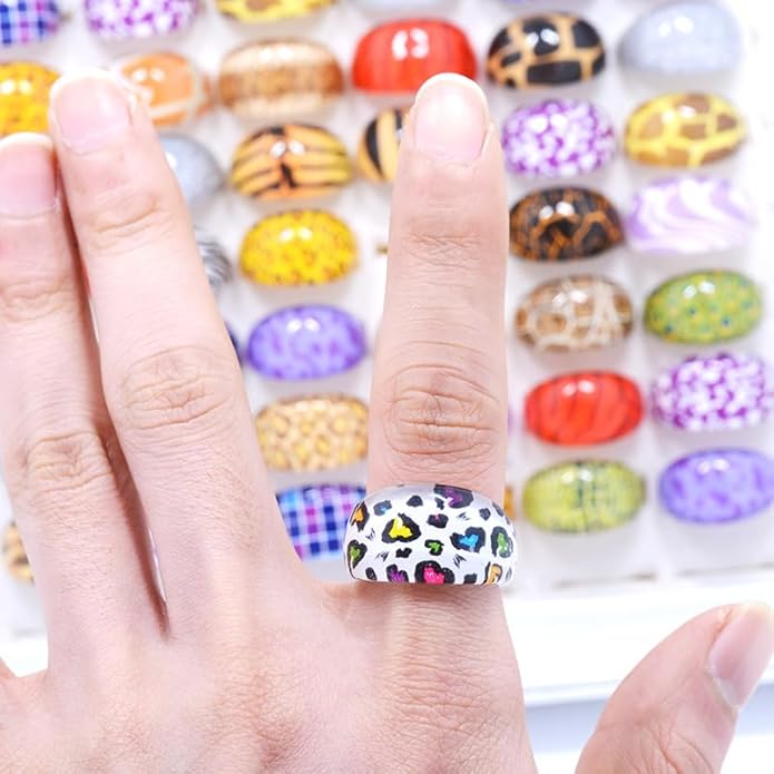 Colorful Acrylic Resin Knuckle Rings Set for Women, Chunky Leopard Print Candy-Colored Stackable Rings, Trendy Translucent Statement Ring for Everyday Party Wear Bulk Assortment