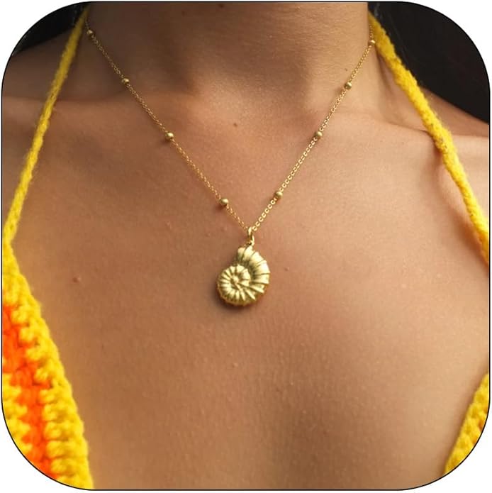 Gold Sea Shell Necklace Layered Charm Necklace for Women Boho Summer Seashell Beach Starfish Necklaces 14k Pearl Chain Surfer Jewelry Beach Vacation Essentials