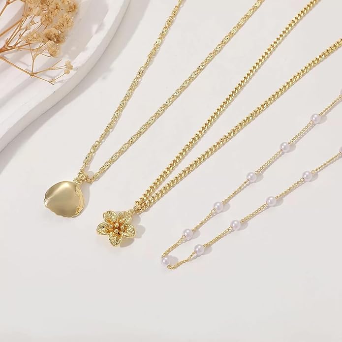 Gold Sea Shell Necklace Layered Charm Necklace for Women Boho Summer Seashell Beach Starfish Necklaces 14k Pearl Chain Surfer Jewelry Beach Vacation Essentials