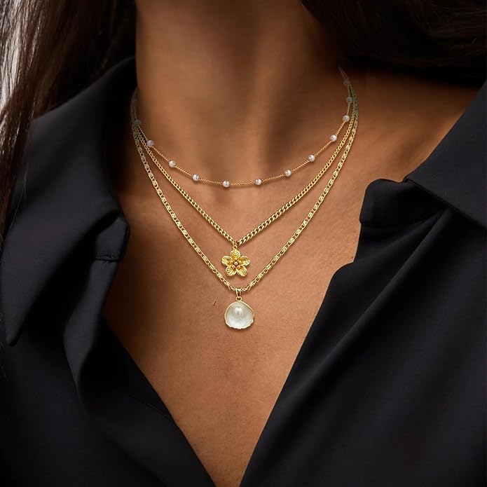 Gold Sea Shell Necklace Layered Charm Necklace for Women Boho Summer Seashell Beach Starfish Necklaces 14k Pearl Chain Surfer Jewelry Beach Vacation Essentials