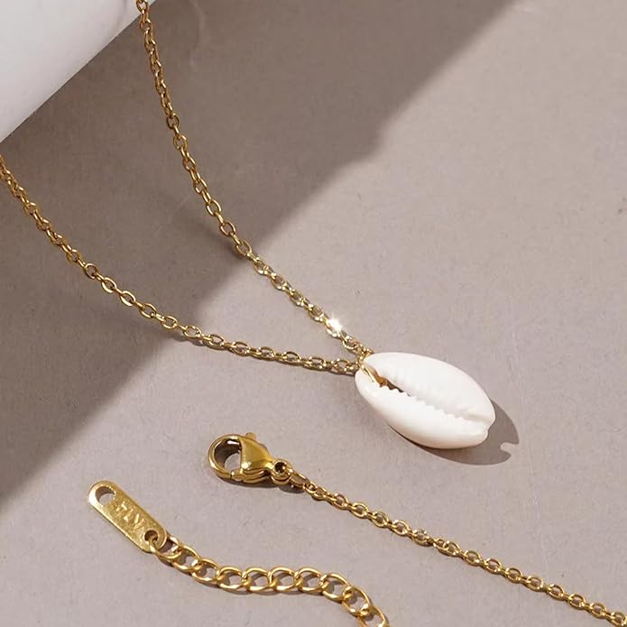 Gold Sea Shell Necklace Layered Charm Necklace for Women Boho Summer Seashell Beach Starfish Necklaces 14k Pearl Chain Surfer Jewelry Beach Vacation Essentials
