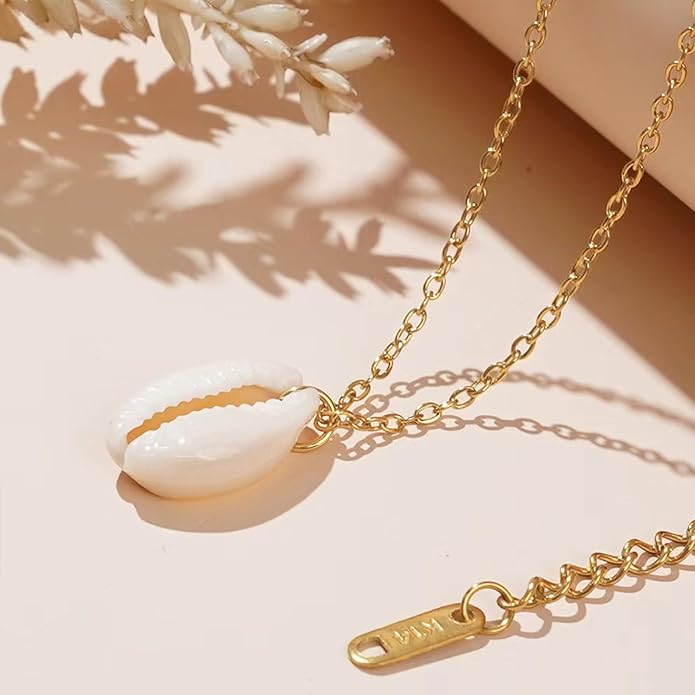 Gold Sea Shell Necklace Layered Charm Necklace for Women Boho Summer Seashell Beach Starfish Necklaces 14k Pearl Chain Surfer Jewelry Beach Vacation Essentials