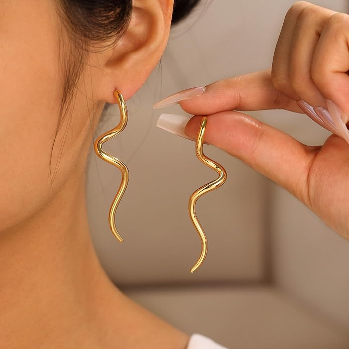 18K gold-plated women's earrings with fashionable wavy spiral shape made of stainless steel material, suitable for daily wear at gatherings
