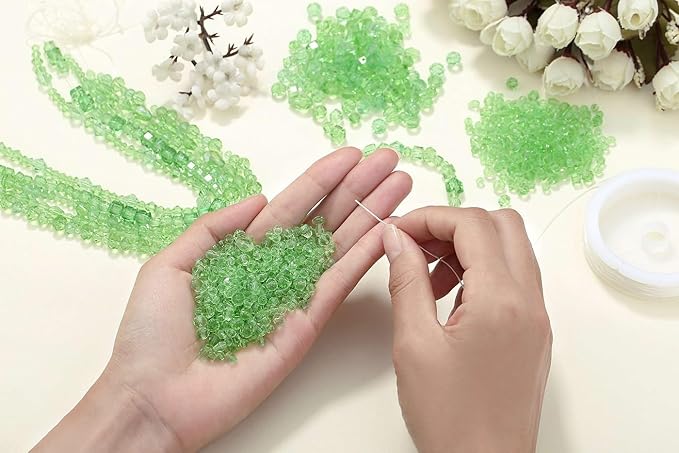 LAIDANLA 800PCS Glass Beads Green Color Crystal Beads Assorted Crystal Beads with Container Box for DIY Necklace Bracelet Earring Jewelry Making