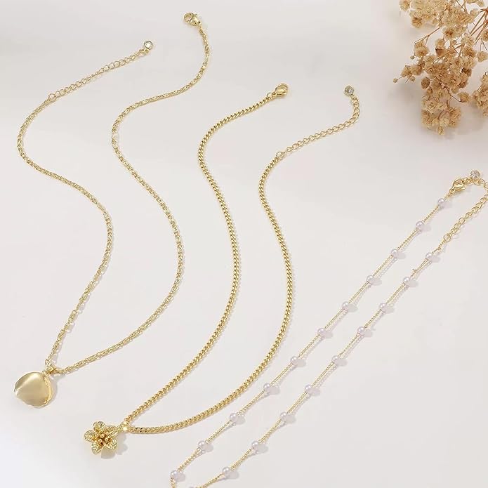 Gold Sea Shell Necklace Layered Charm Necklace for Women Boho Summer Seashell Beach Starfish Necklaces 14k Pearl Chain Surfer Jewelry Beach Vacation Essentials