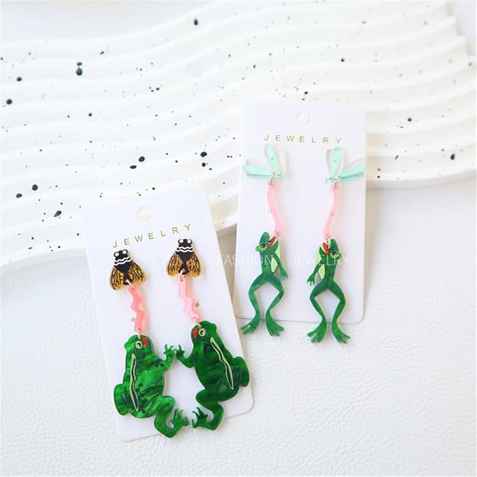 Creative Acrylic Frog Dangle Earrings for Women Lightweight Cute Summer Green Animal Eatting Insect Statement Drop Dangling Earrings Exaggerated Fun Halloween Theme Party Jewelry (Moth)