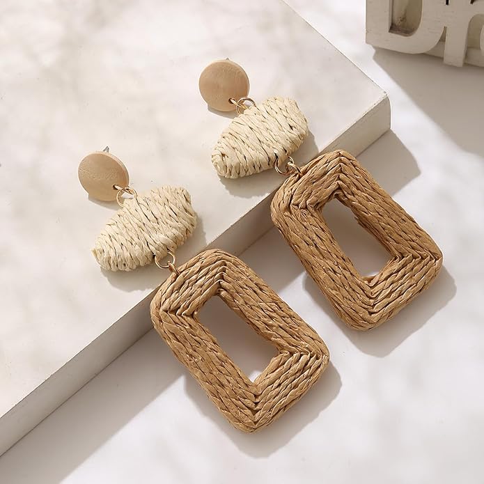 Handmade Raffia Hoop Earrings Statement Tropical Bohemian Straw Dangle Earrings Natural Rattan Vacation Style Round Earrings for Women Summer Beach Party Essential Jewelry