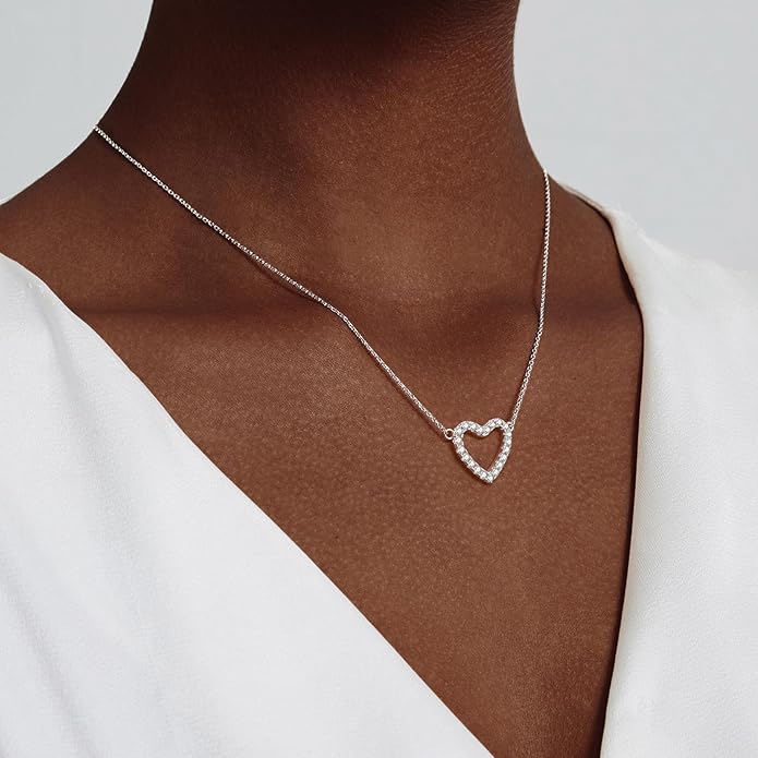 Cute Heart Necklace for Women Gold/Silver Plated Heart Pendant Choker Necklaces Tendy Love Heart Chain Necklace Dainty Gold/Silver Necklace Jewelry Gifts for Women