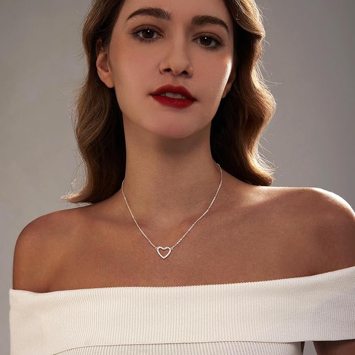 Cute Heart Necklace Dainty 18k Gold Plated Tiny Heart Pendant Choker Necklaces Small Gold Love Open Heart Chain Necklace for Women Simple Gold Necklace for Women Trendy Jewelry