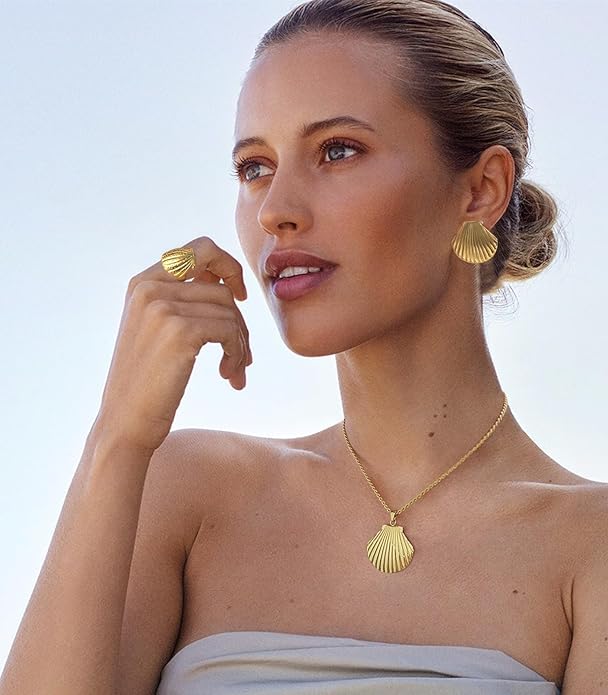 WOWORAMA Gold Necklace for Women Boho Spiral Conch Shell Necklace Starfish Necklace Vintage Ocean Sea Shell Choker Pendant Necklace Adjustable Summer Beach Jewelry