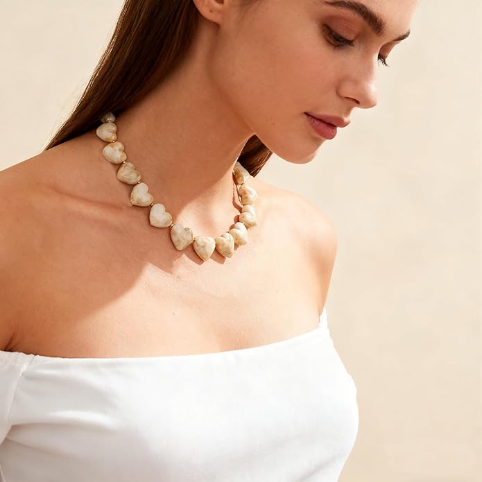 YUJIE Amber Acrylic Heart Choker Necklace for Women Vintage Punk Chunky Necklace Trendy Fashion Accessory