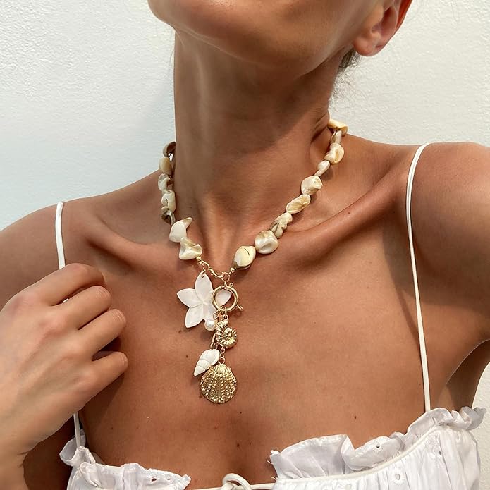 Gold Sea Shell Necklace Layered Charm Necklace for Women Boho Summer Seashell Beach Starfish Necklaces 14k Pearl Chain Surfer Jewelry Beach Vacation Essentials
