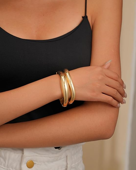 2pcs Gold Bangle Bracelets for Women, Trendy Hinged Cuff Open Wide Chunky Gold Bracelet Stack Arm Cuff Jewelry for Women