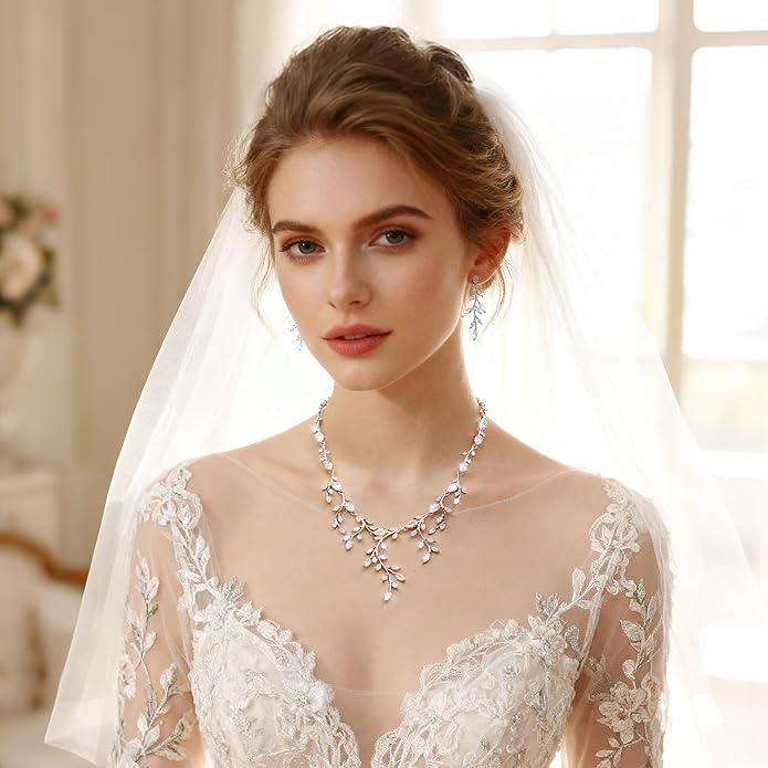 Silver Bridal Necklaces Set for Prom Wedding Jewelry Set Dangle Earrings for Bride Bridesmaid Teardrop Pendant Crystal Wedding Prom