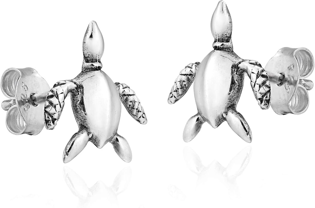 AeraVida Stylish and Inspirational Sea Turtle Ocean Wanderer Sterling Silver Post Stud Earrings for Nature and Animal Inspired Unisex Fashion Accessories with a Surfer Vibe