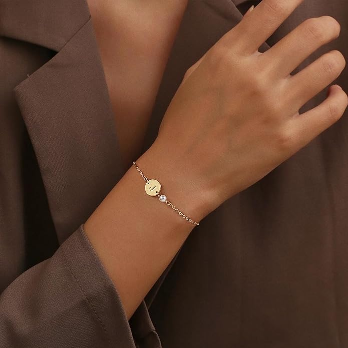 Turandoss Gold Initial Bracelets for Women - Personalized Gold Bracelets for Women Teen Girls Initial Pearl Bracelets for Girls Gifts Disc Monogram Bracelets Gold Jewelry for Women Teen Girl Gifts