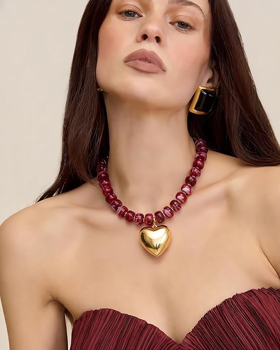 Gold Heart Pendant Necklaces for Women Colorful Acrylic Resin Beaded Choker Necklace Fashion Chunky Statement Beaded Heart Necklace