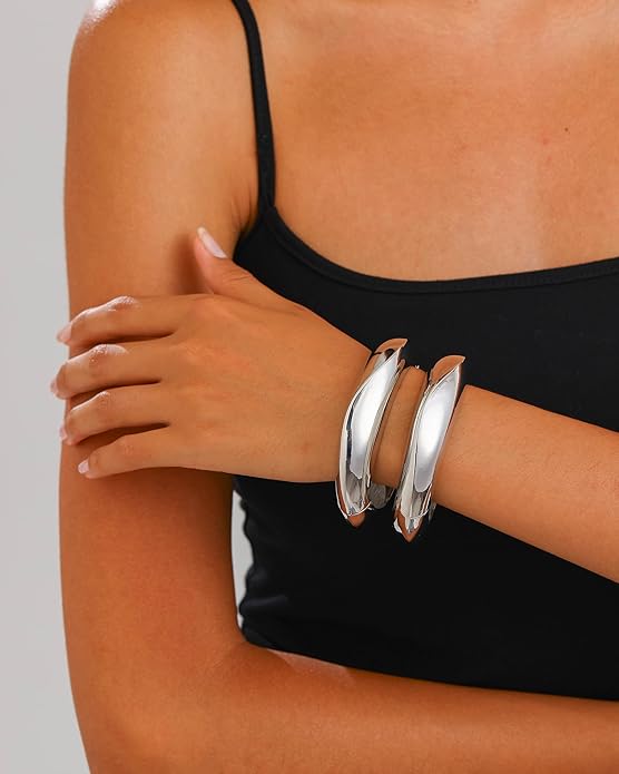2pcs Gold Bangle Bracelets for Women, Trendy Hinged Cuff Open Wide Chunky Gold Bracelet Stack Arm Cuff Jewelry for Women