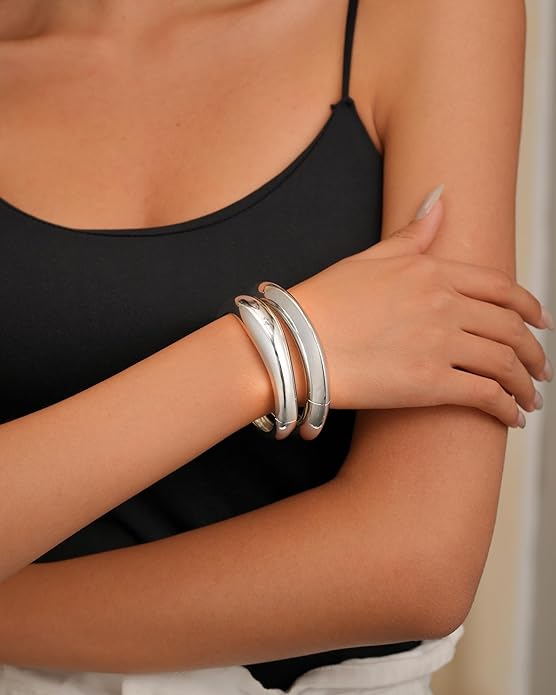 2pcs Gold Bangle Bracelets for Women, Trendy Hinged Cuff Open Wide Chunky Gold Bracelet Stack Arm Cuff Jewelry for Women