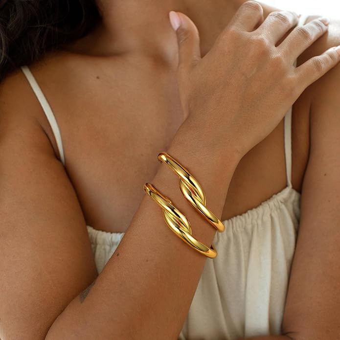 2Pcs Bangle Bracelets for Women Gold Arm Cuff 14k Gold Plated Chunky Gold Bangle Set Hinged Cuff Bracelets Trendy Arm Cuff Jewelry for Women