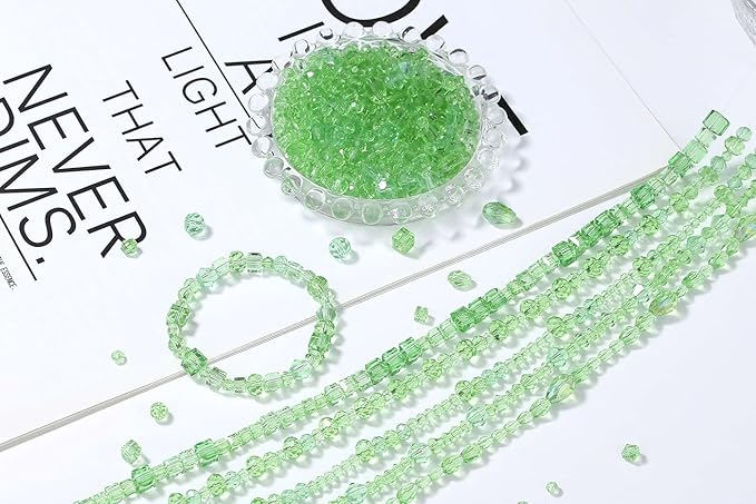 LAIDANLA 800PCS Glass Beads Green Color Crystal Beads Assorted Crystal Beads with Container Box for DIY Necklace Bracelet Earring Jewelry Making