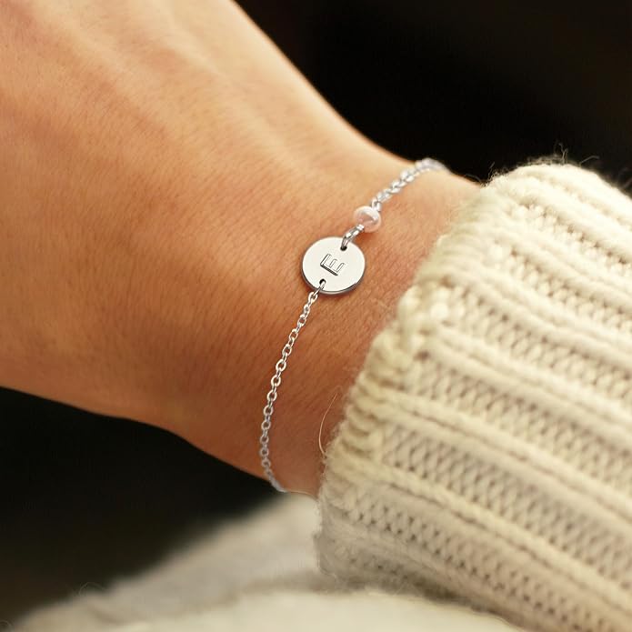 Turandoss Gold Initial Bracelets for Women - Personalized Gold Bracelets for Women Teen Girls Initial Pearl Bracelets for Girls Gifts Disc Monogram Bracelets Gold Jewelry for Women Teen Girl Gifts