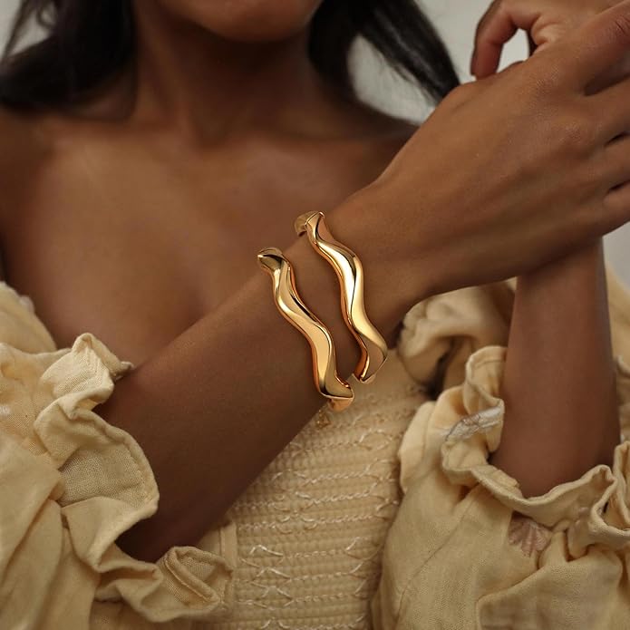 2Pcs Bangle Bracelets for Women Gold Arm Cuff 14k Gold Plated Chunky Gold Bangle Set Hinged Cuff Bracelets Trendy Arm Cuff Jewelry for Women