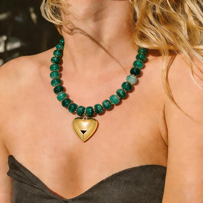 Gold Heart Pendant Necklaces for Women Colorful Acrylic Resin Beaded Choker Necklace Fashion Chunky Statement Beaded Heart Necklace