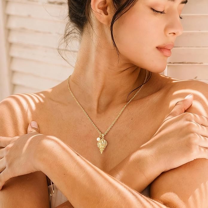 MEVECCO Dainty Gold Pendent Necklace for Women 18K Gold Plated Pearl CZ Starfish Seashell Conch Star Crab Boho Handmade Ocean Chain Necklace Summer Beach Jewelry Gift