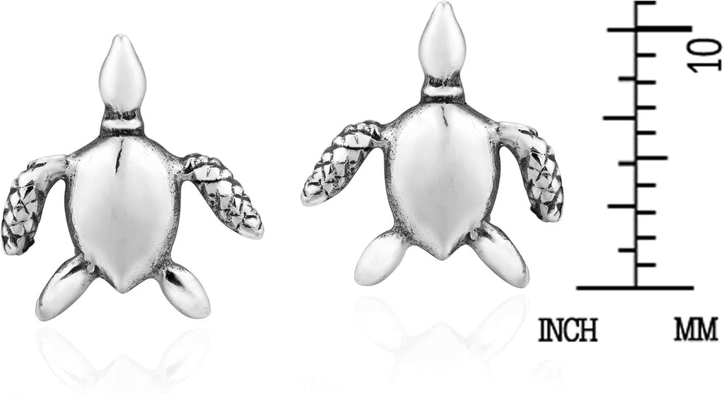 AeraVida Stylish and Inspirational Sea Turtle Ocean Wanderer Sterling Silver Post Stud Earrings for Nature and Animal Inspired Unisex Fashion Accessories with a Surfer Vibe