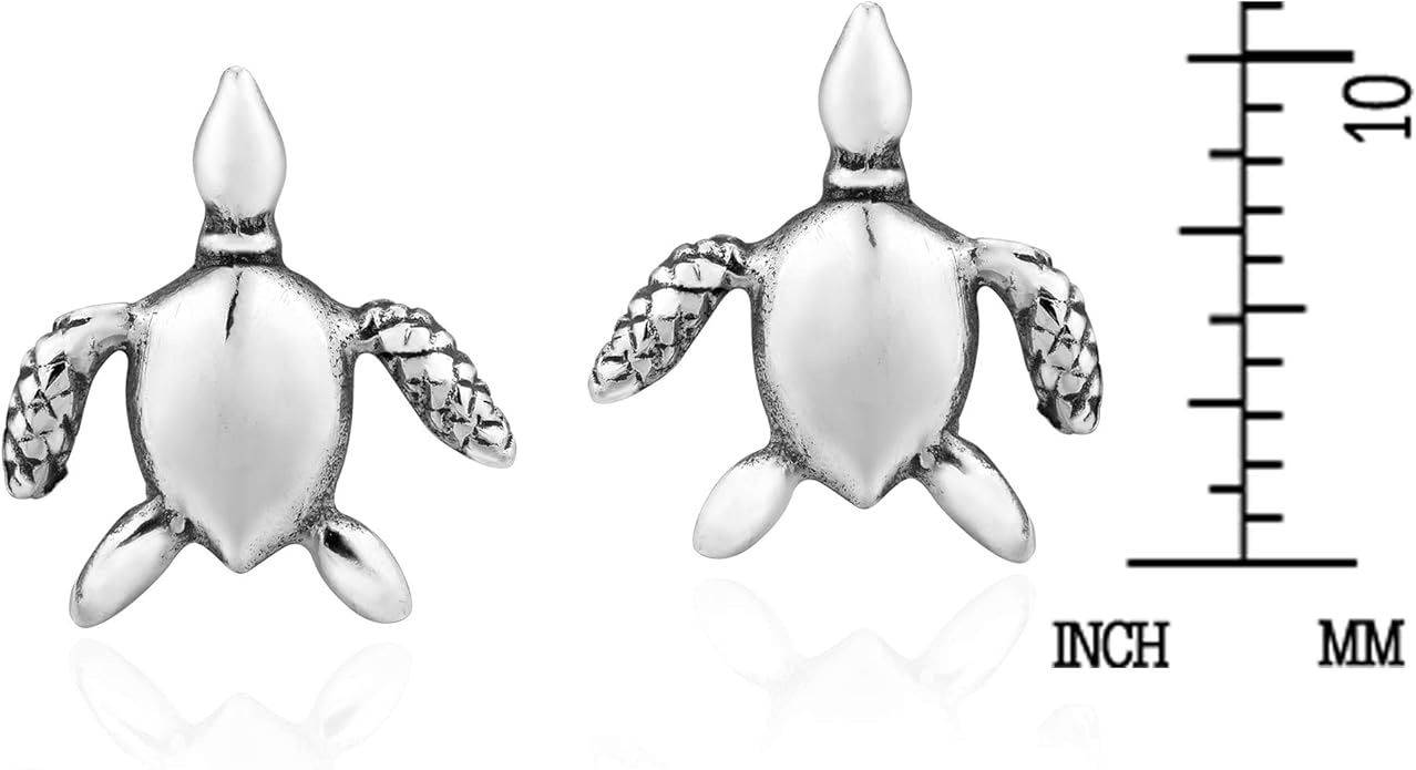 AeraVida Stylish and Inspirational Sea Turtle Ocean Wanderer Sterling Silver Post Stud Earrings for Nature and Animal Inspired Unisex Fashion Accessories with a Surfer Vibe