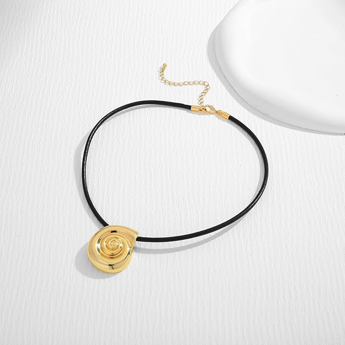 WOWORAMA Gold Necklace for Women Boho Spiral Conch Shell Necklace Starfish Necklace Vintage Ocean Sea Shell Choker Pendant Necklace Adjustable Summer Beach Jewelry